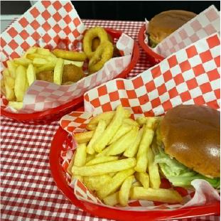 Burgers, frites et assiettes à partager servis chez O’Grobistrot