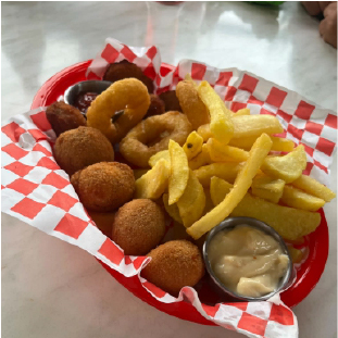 Assiette apéritive avec finger food et frites chez O’Grobistrot