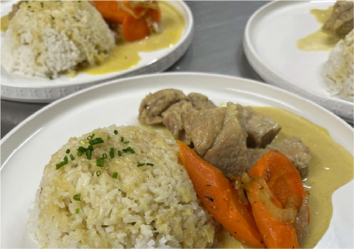 Volaille servie avec pâtes fraîches et sauce maison chez O’Grobistrot